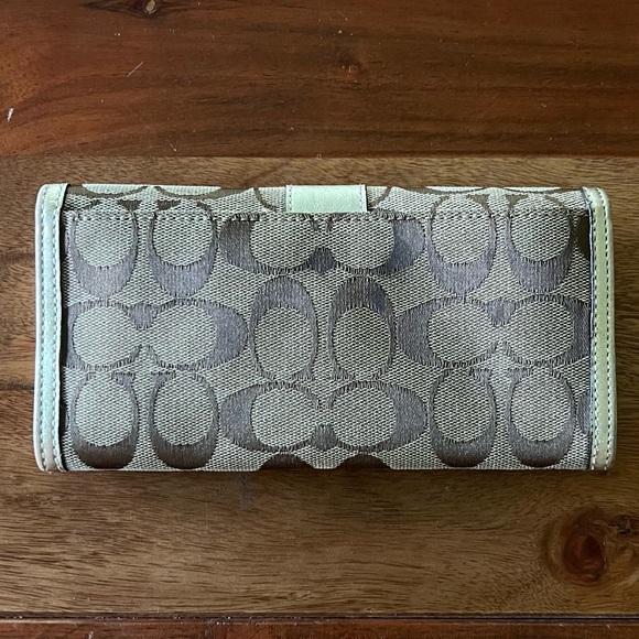 Authentic early 2000s Coach wallet - Picture 2 of 6